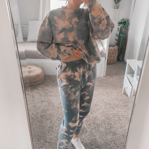 SOLD Champion tie dye sweatshirt sweatpants sweat set - Picture 3 of 9